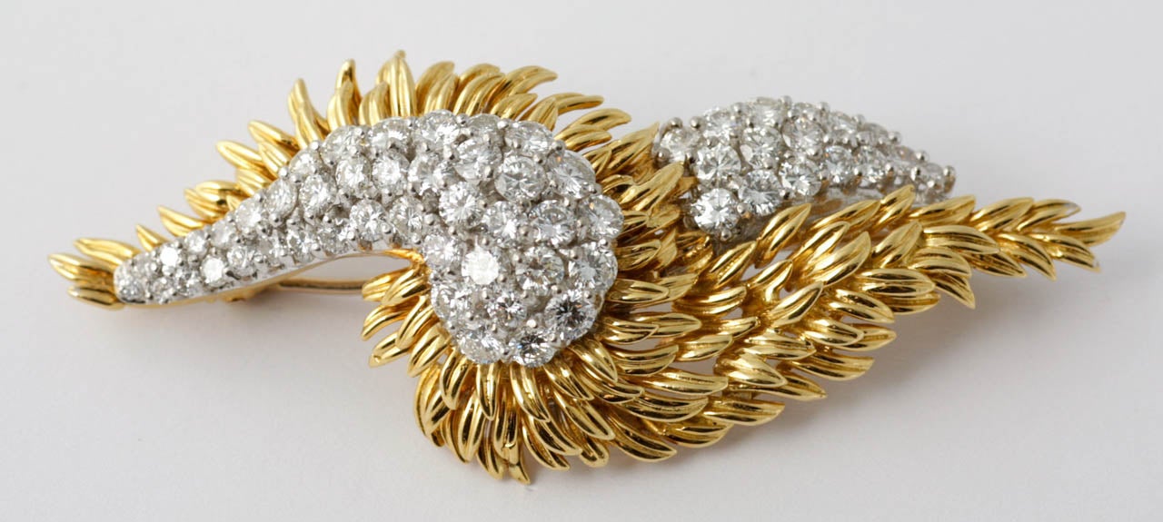 18ct Gold pin set with fine White Diamonds