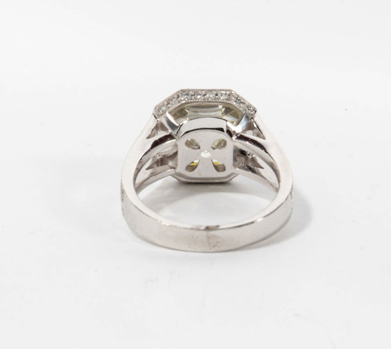 Zertifizierter Verlobungsring mit 5,28 Karat Diamant im Asscher-Schliff Damen im Angebot