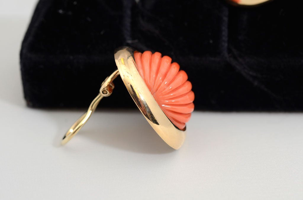Women's Fluted Coral and Gold Earrings 1990's