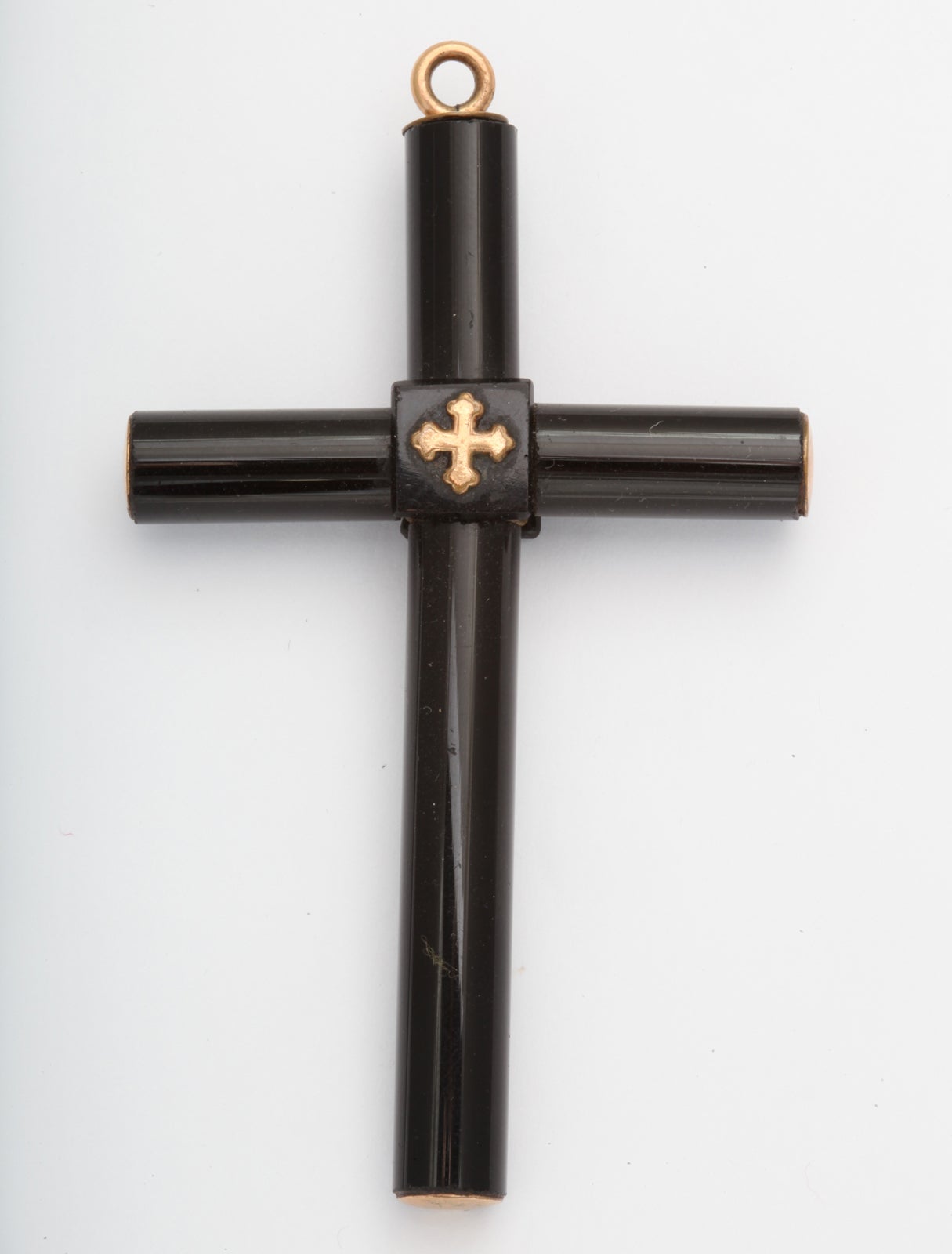 A bold antique cross in onyx and capped in 10 kt gold with gold decoration.