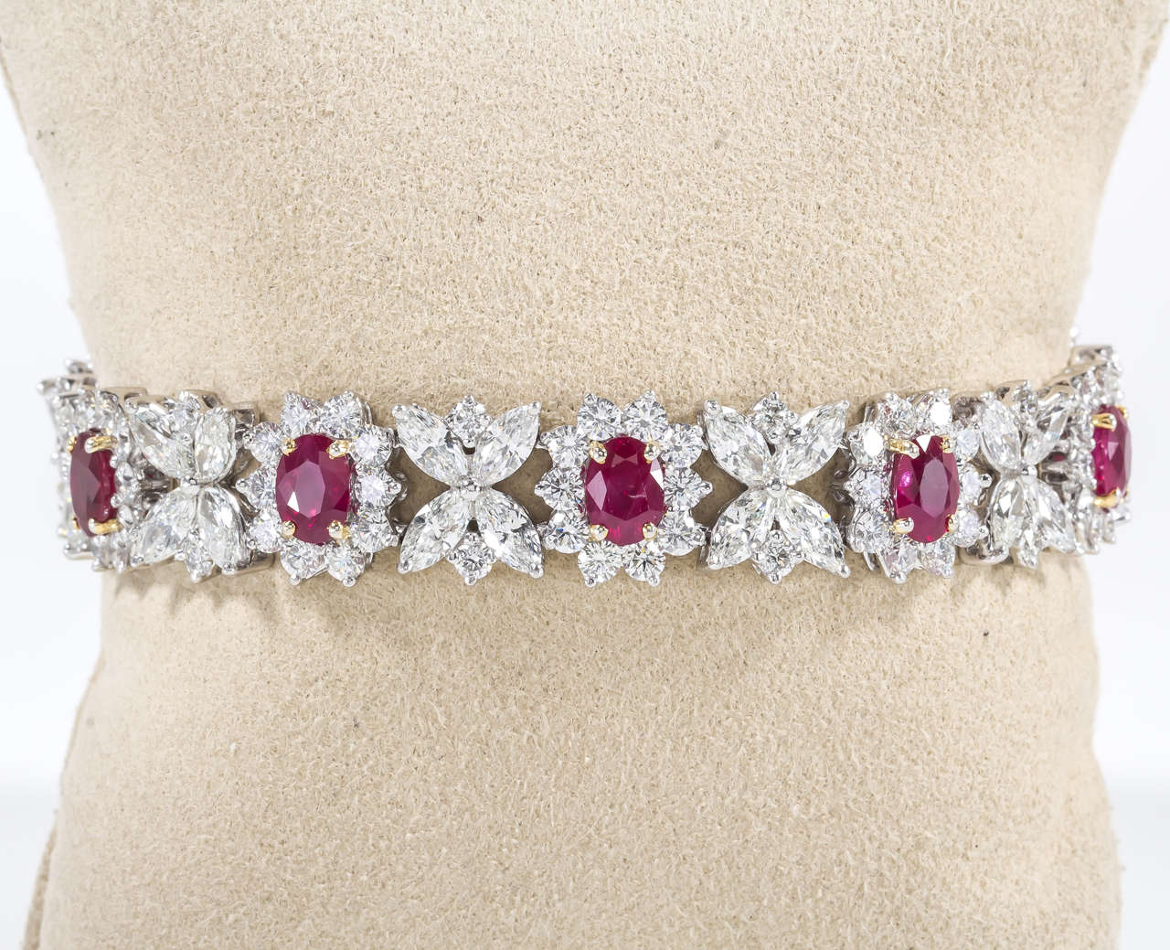 Bracelet en rubis de Birmanie avec diamants Neuf - En vente à New York, NY