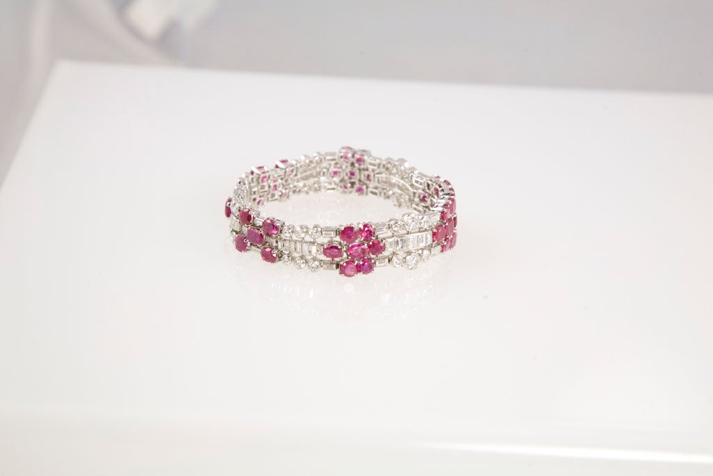 Art Deco 32.10 Carat UNTREATED Burmese Ruby 12.0 Carat Diamond Platinum Bracelet For Sale 4