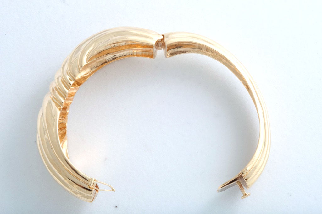 Beautifully made in the 1970s, this 14k yellow gold has a 3D ribbed bow design.

 Inside the bracelet measurements are 1.25