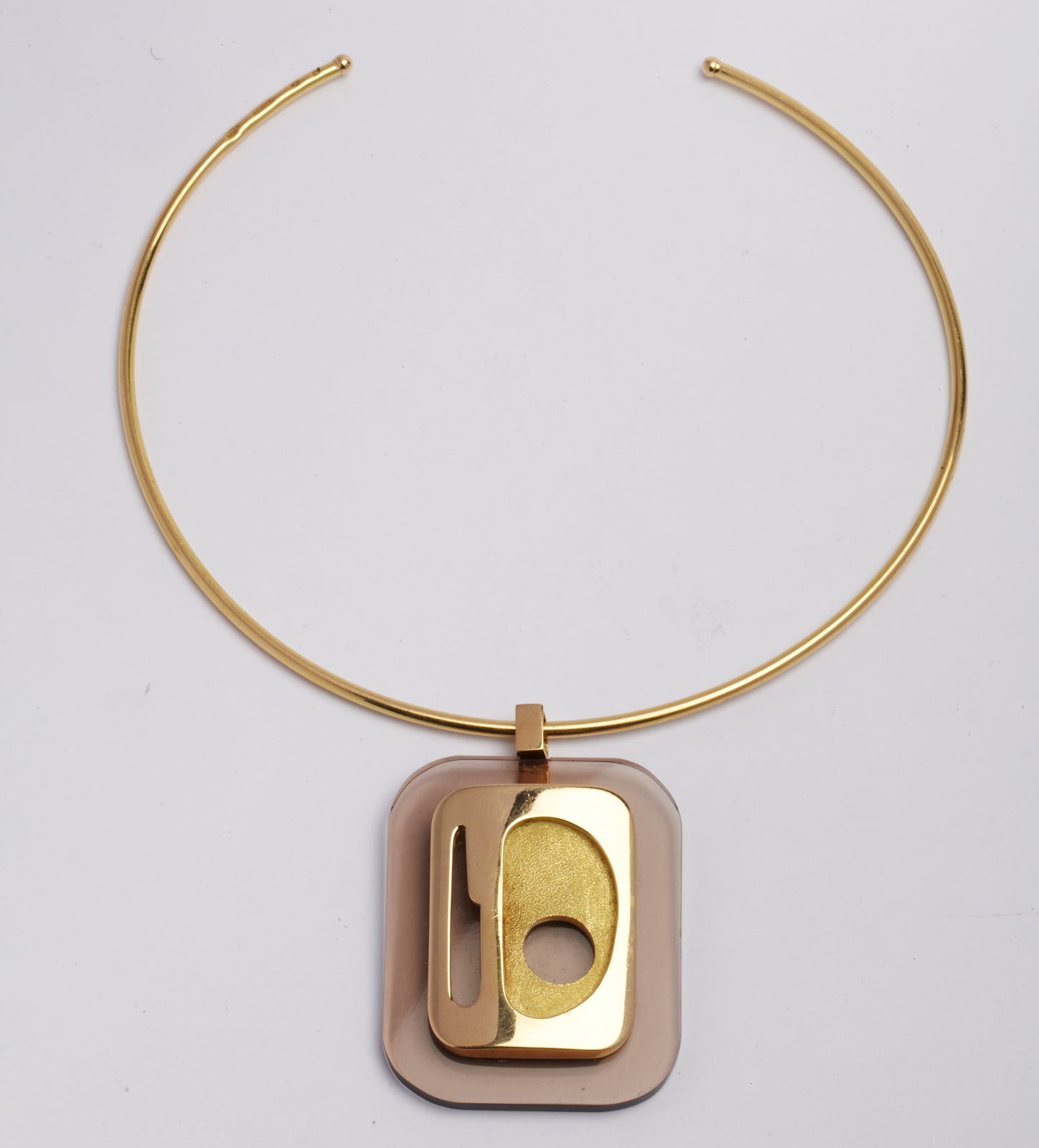 Gold and Bakelite Necklace Circa 1970 For Sale 3