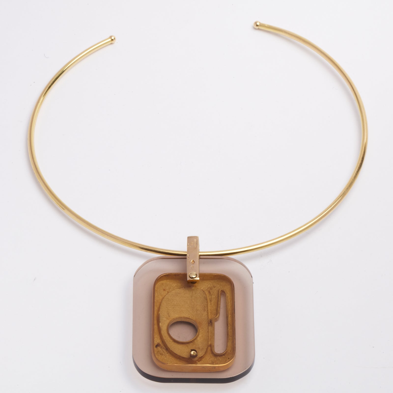 Gold and Bakelite Necklace Circa 1970 For Sale 4