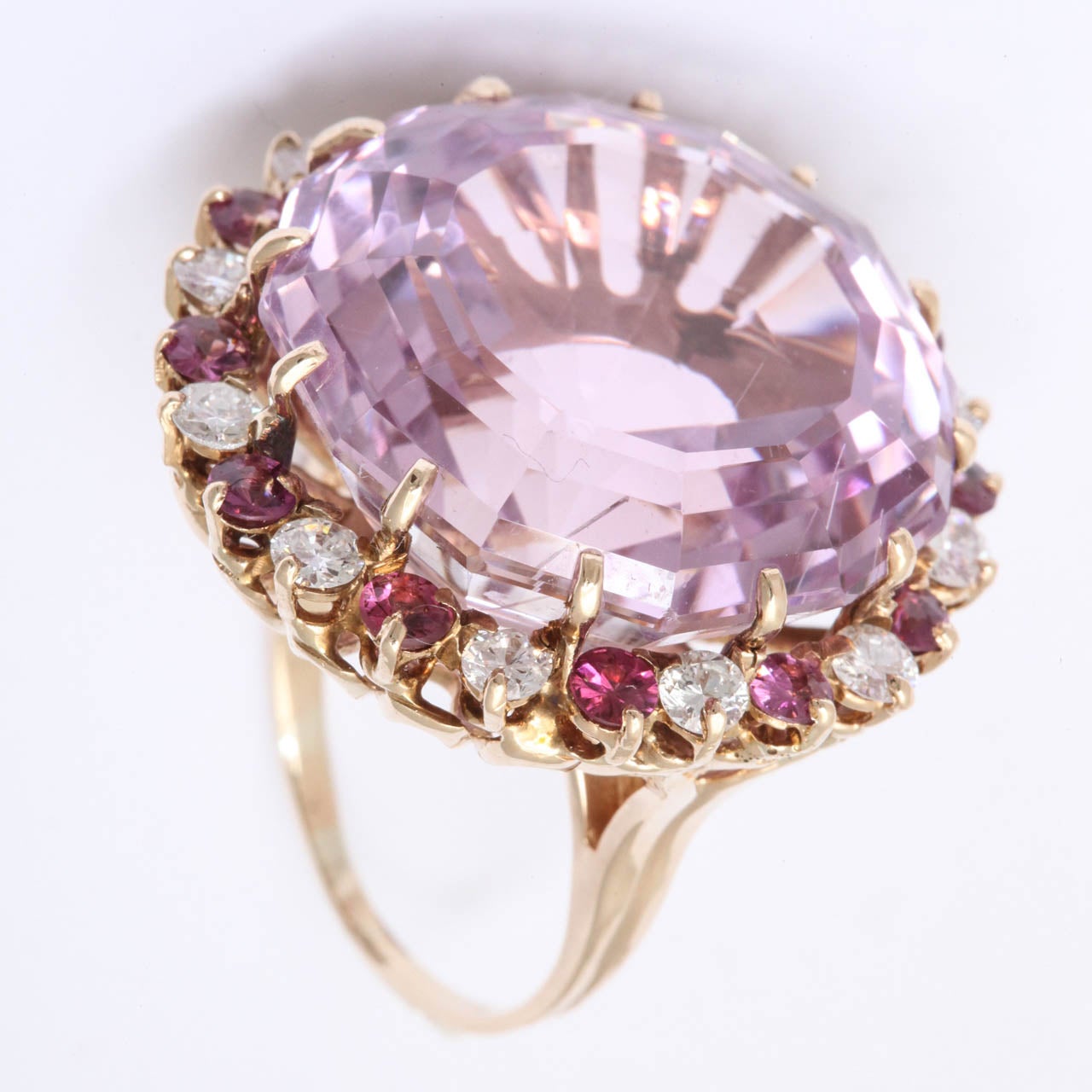 1980s Pink Kunzite Diamond Gold Cocktail Ring In Excellent Condition In New York, NY