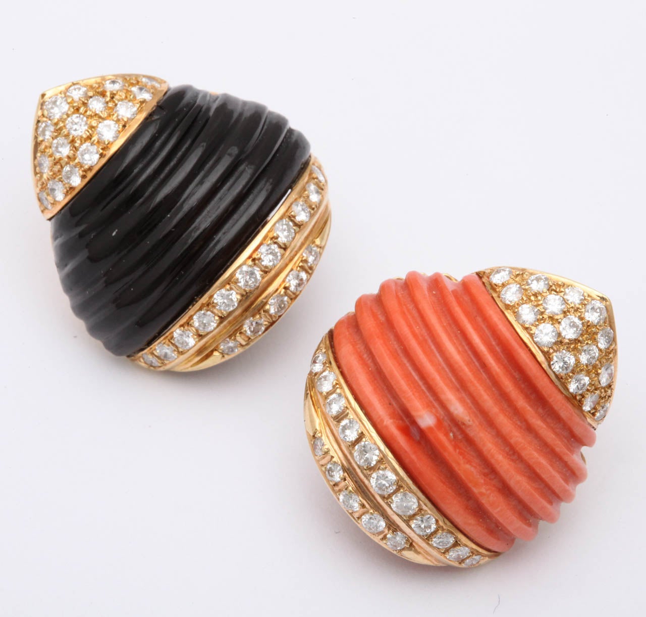 1960s Coral Onyx Diamond Gold Earclips 2