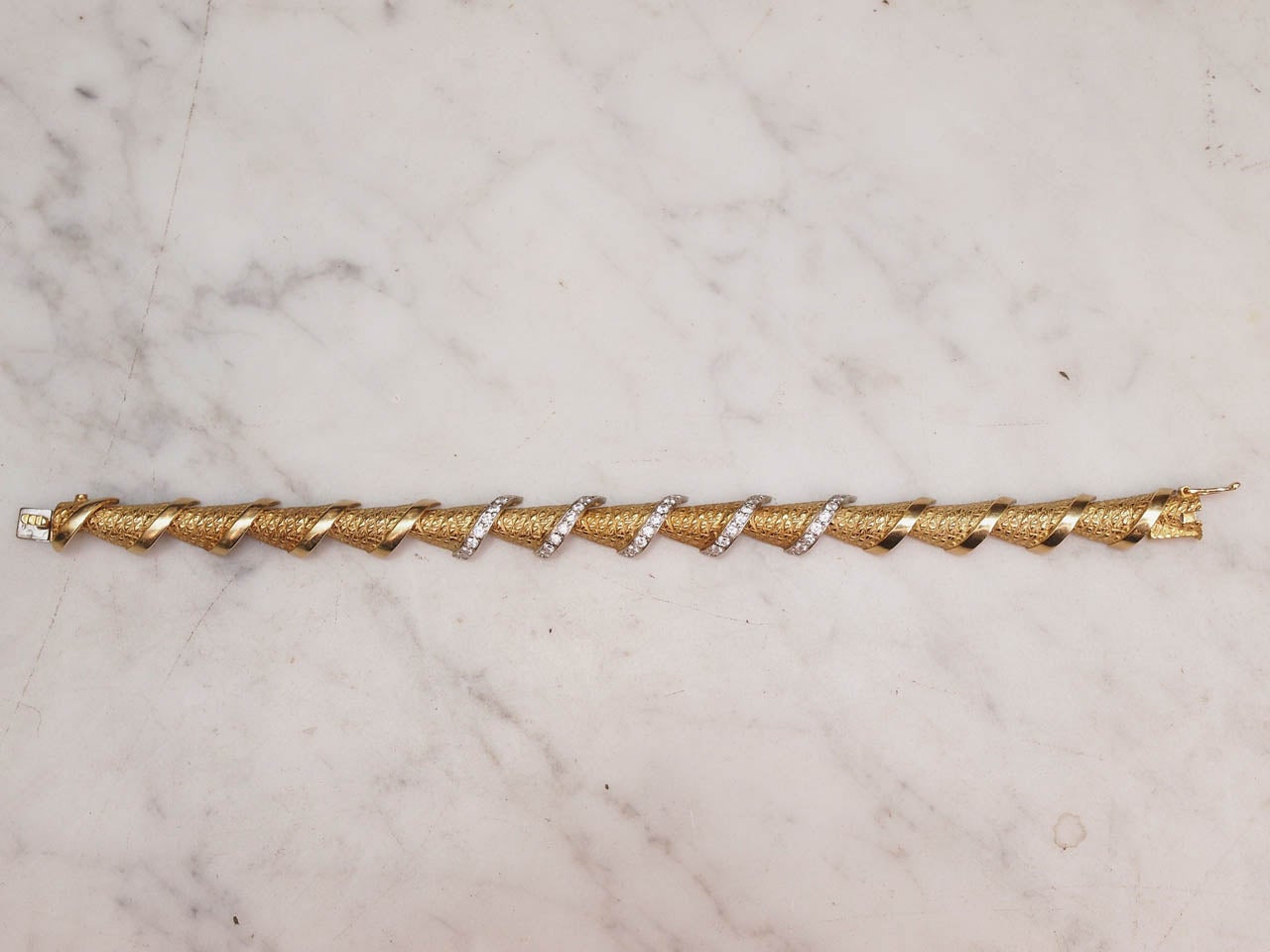 Classic 1940s Vintage Diamond Bracelet.
40 round cut diamonds for 1.20 carats