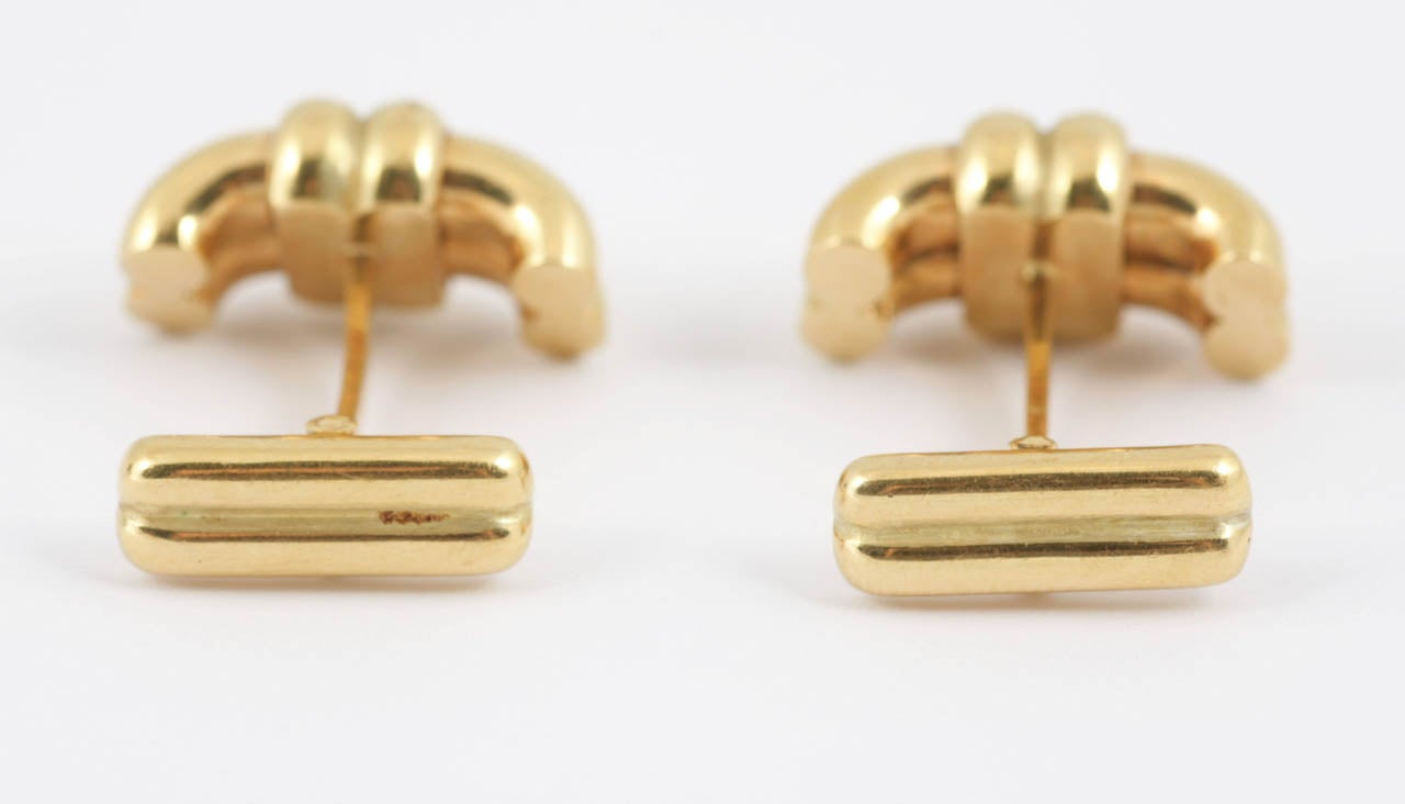 Chaumet Paris Heavy Yellow Gold Cufflinks In Excellent Condition In London, GB