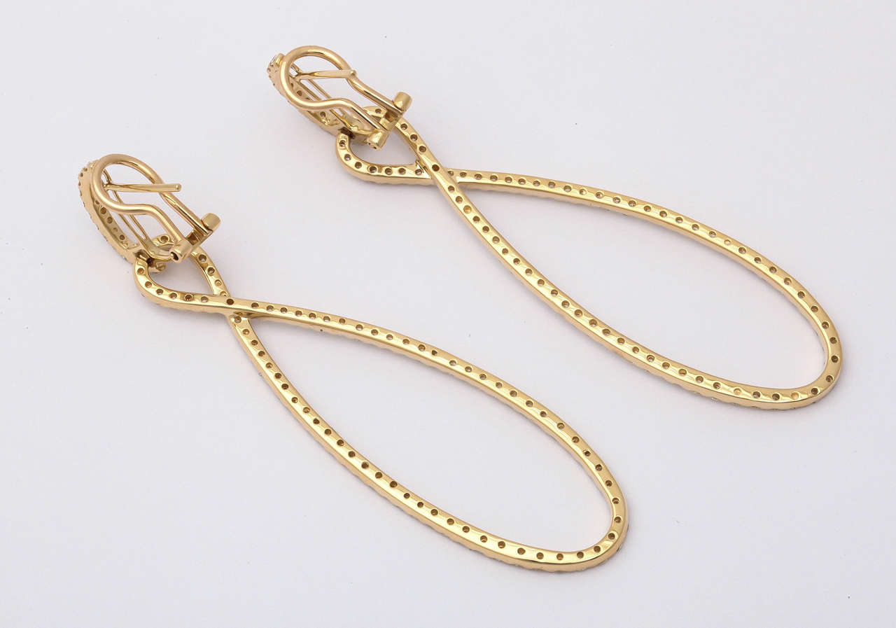 Diamond Yellow Gold Drop Earrings In New Condition For Sale In New York, NY