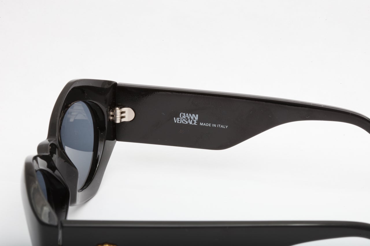 Black Gianni Versace Sunglasses Mod 422 COL 852