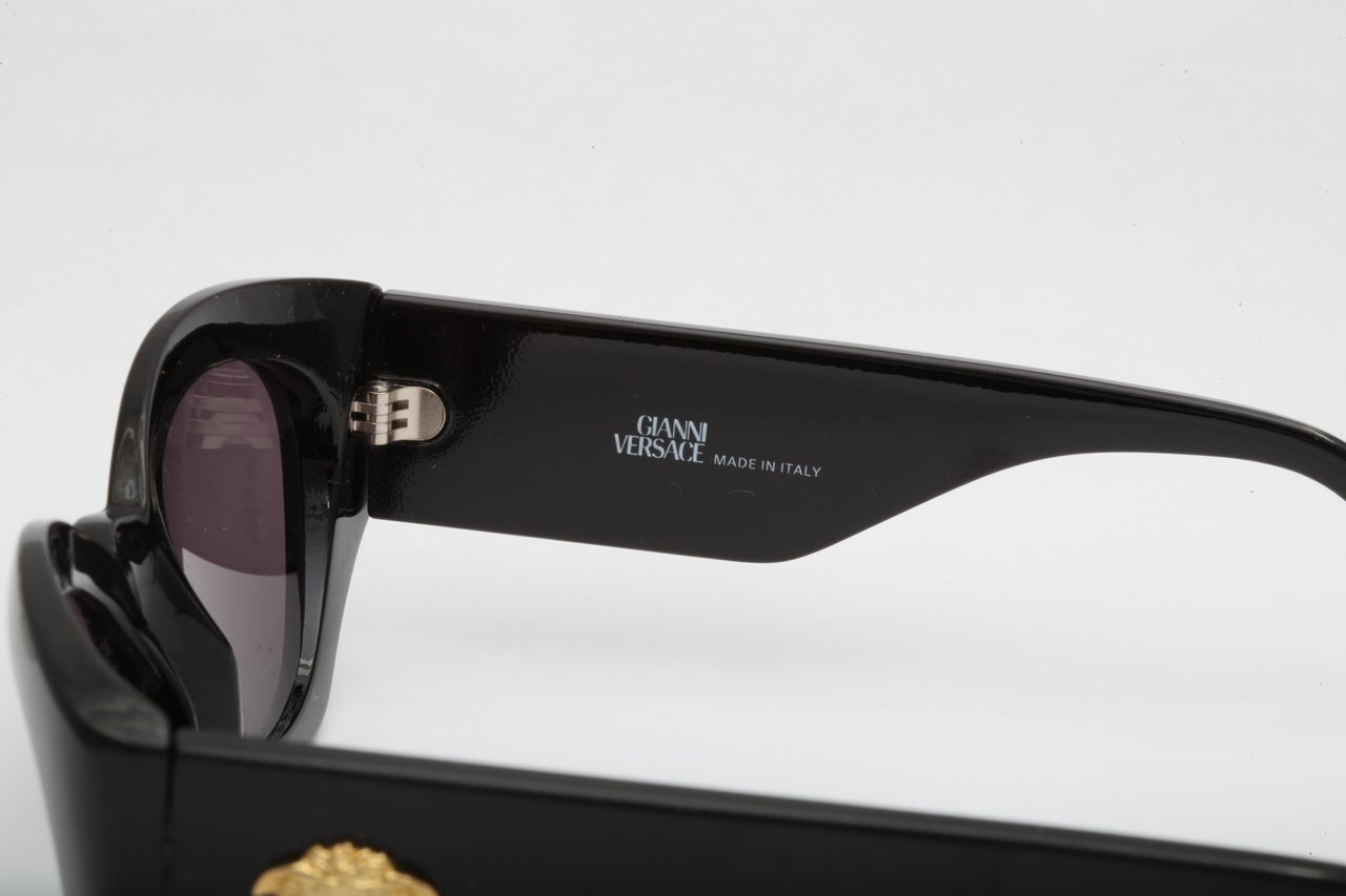 Women's or Men's Gianni Versace sunglasses MOD 420 COL 852