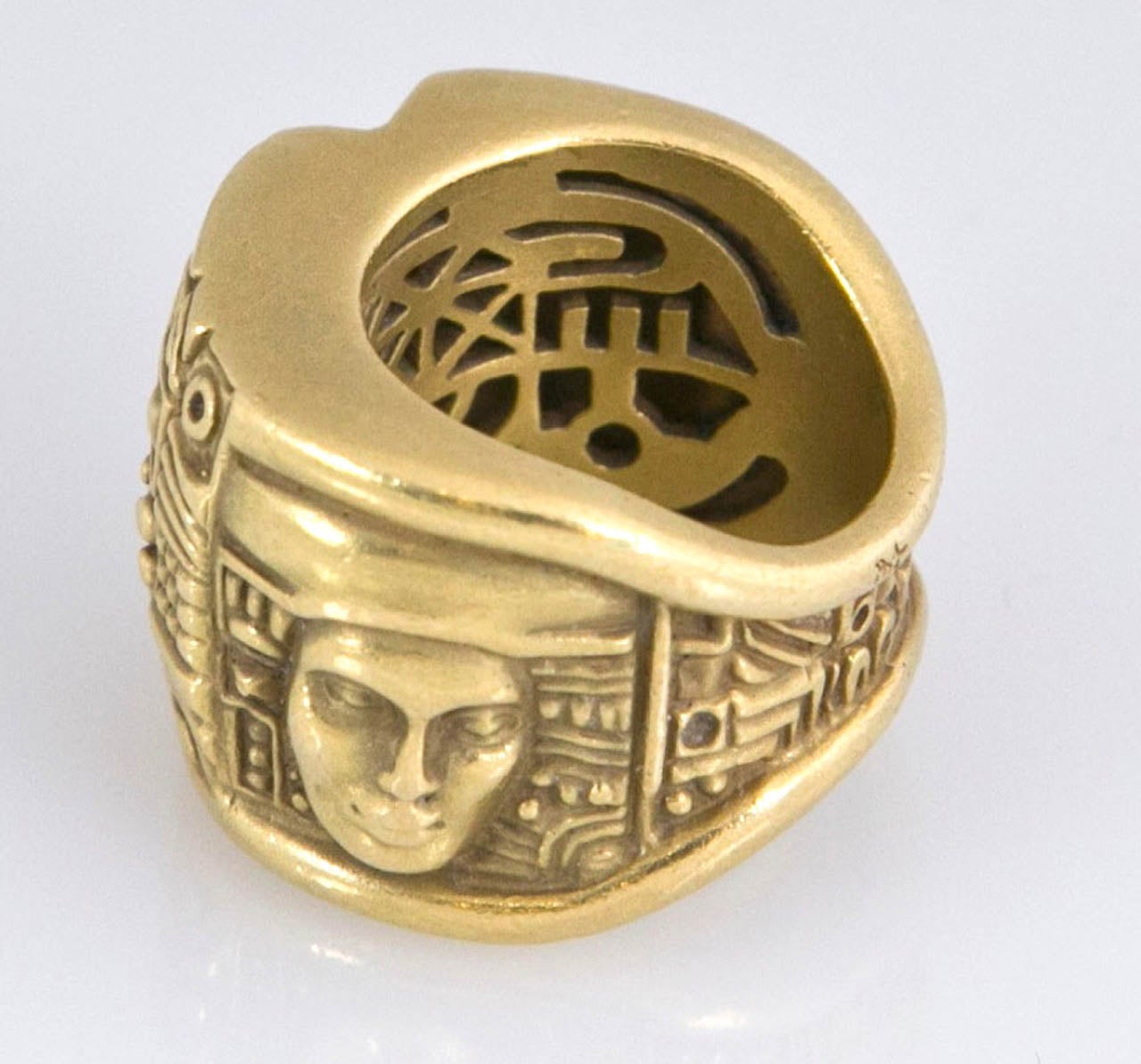 This ring is part of famed designer Barry Kieselstein Cord series of
Women of the World design- It is made of 18k gold
It has two profiles and one mask like visage
Ring is size 7- Narked B. Kieselstein Cord 1993 -750
