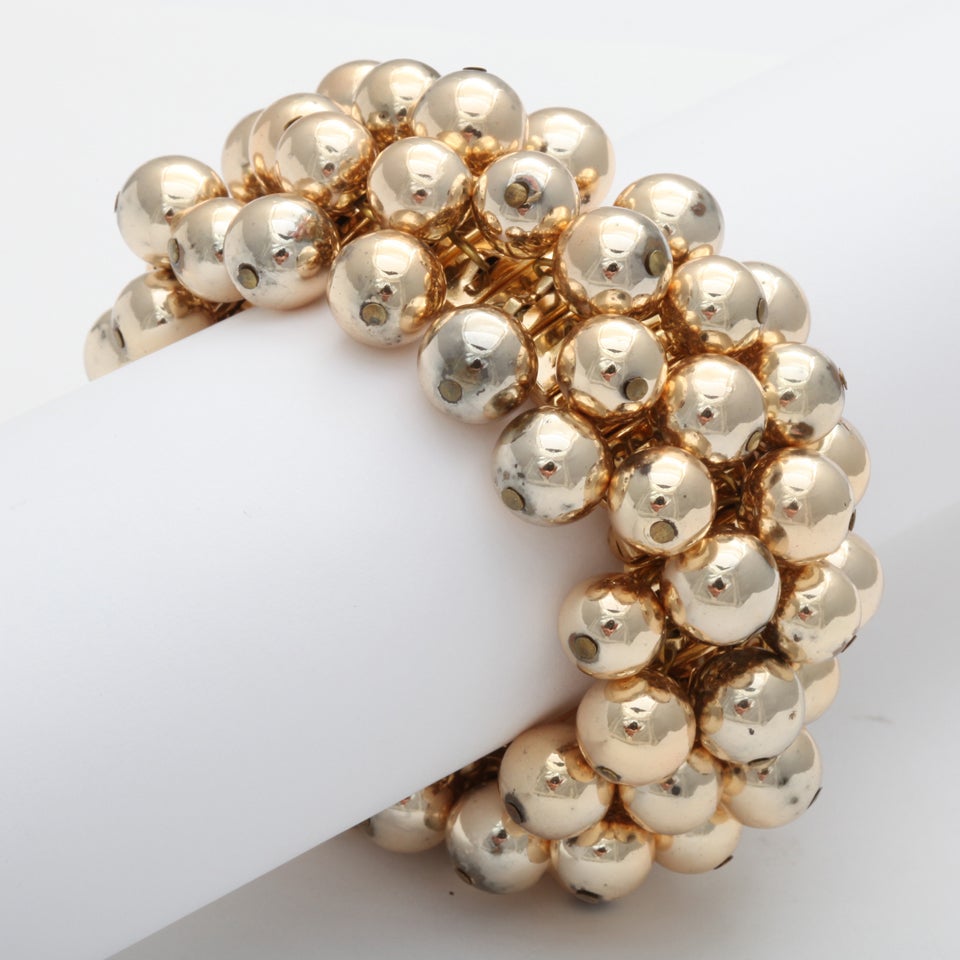 Goldtone Bracelet with Dangling Balls In Excellent Condition In Stamford, CT