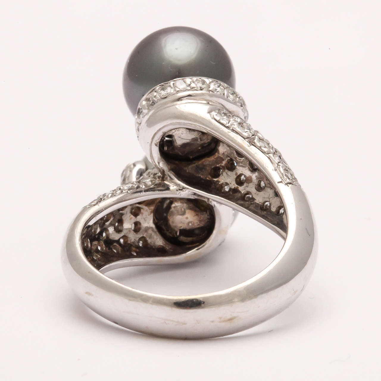 Cross Over Pearl Diamond Gold Ring For Sale 1