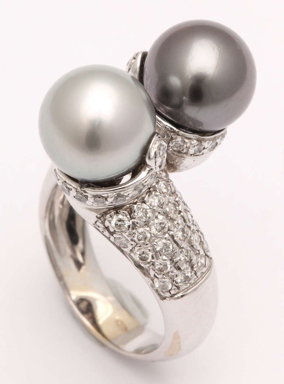 Cross Over Pearl Diamond Gold Ring For Sale 4
