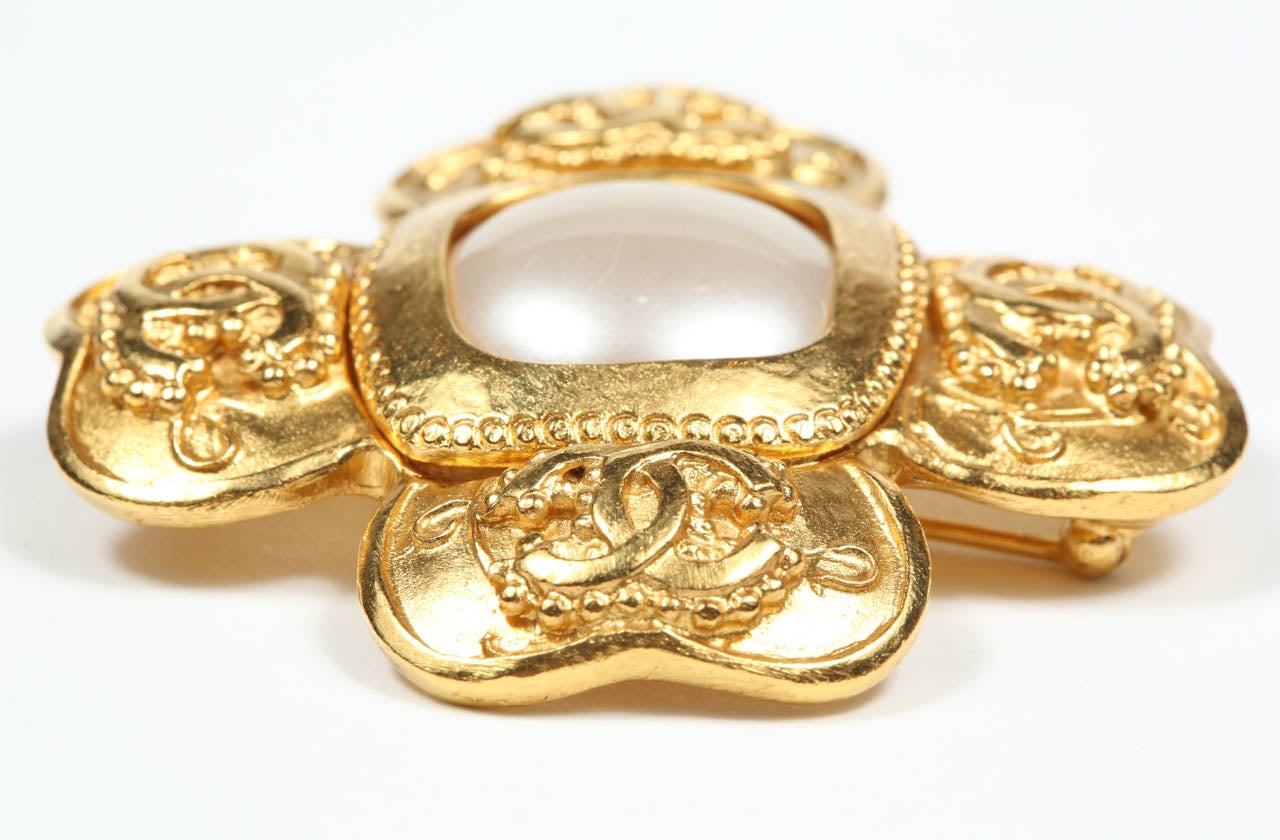 Chanel Pearl & Gilt Brooch 3