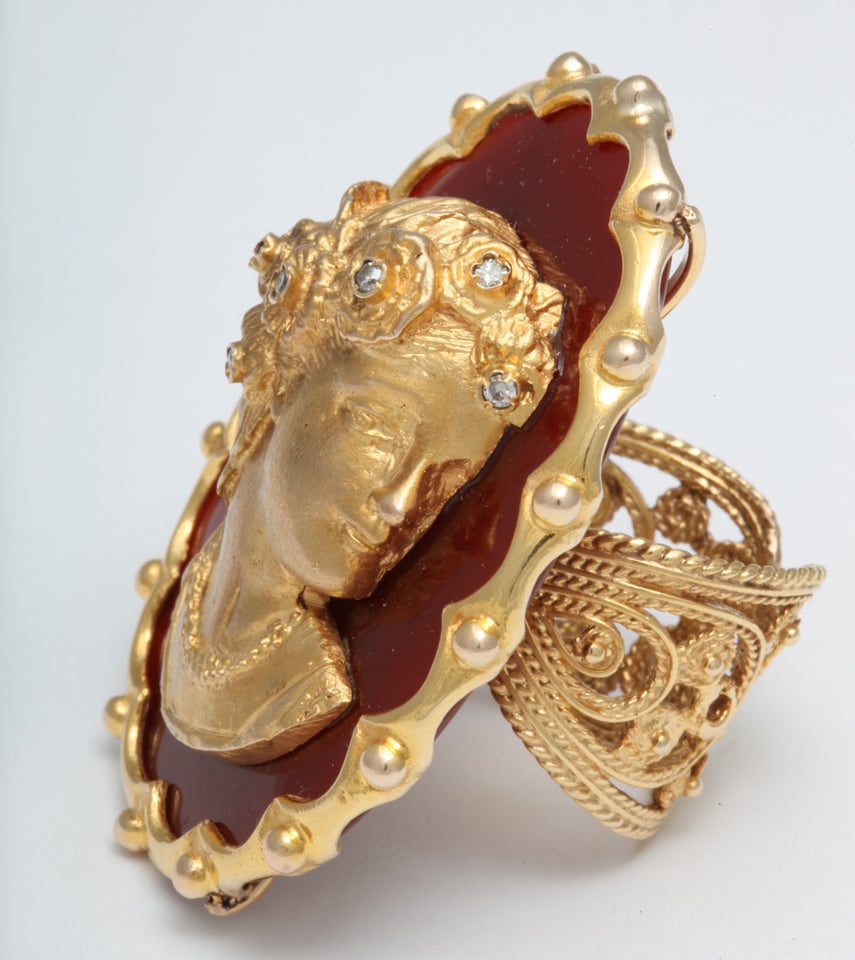 Gold Cameo Goddess Ring In Excellent Condition In Fifth Avenue, NY