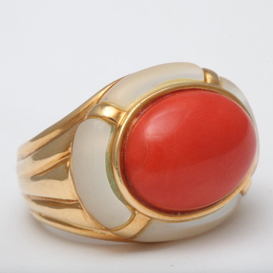 Coral and mother of pearl ring - flower style - size 5