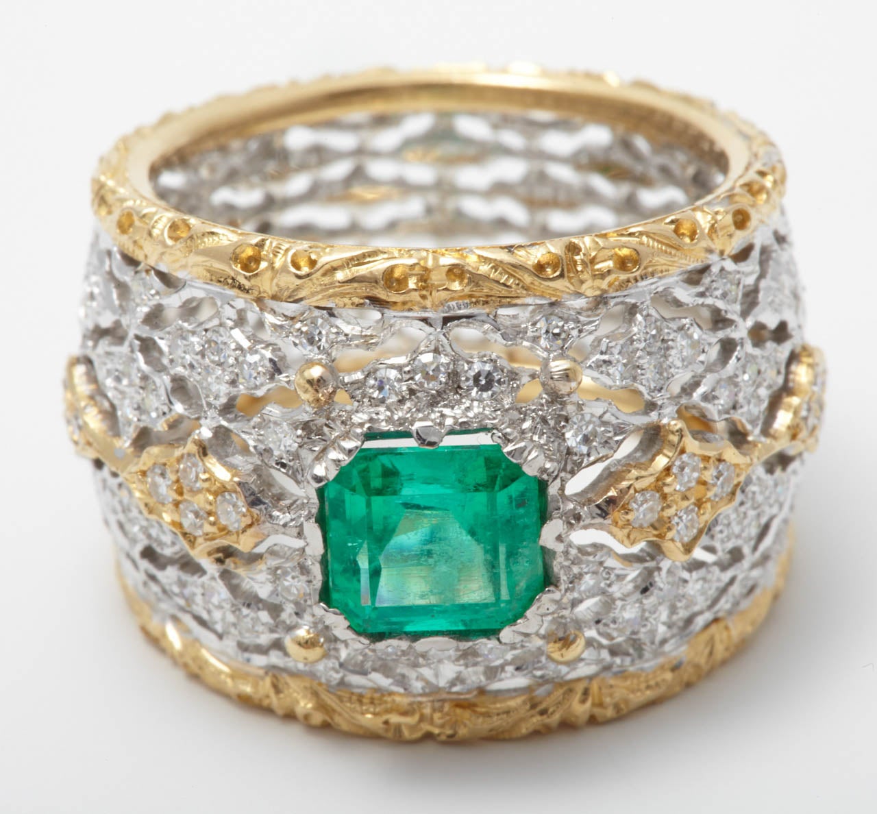 Buccellati Emerald Diamond Gold Dress Ring In Excellent Condition For Sale In Amsterdam, NL