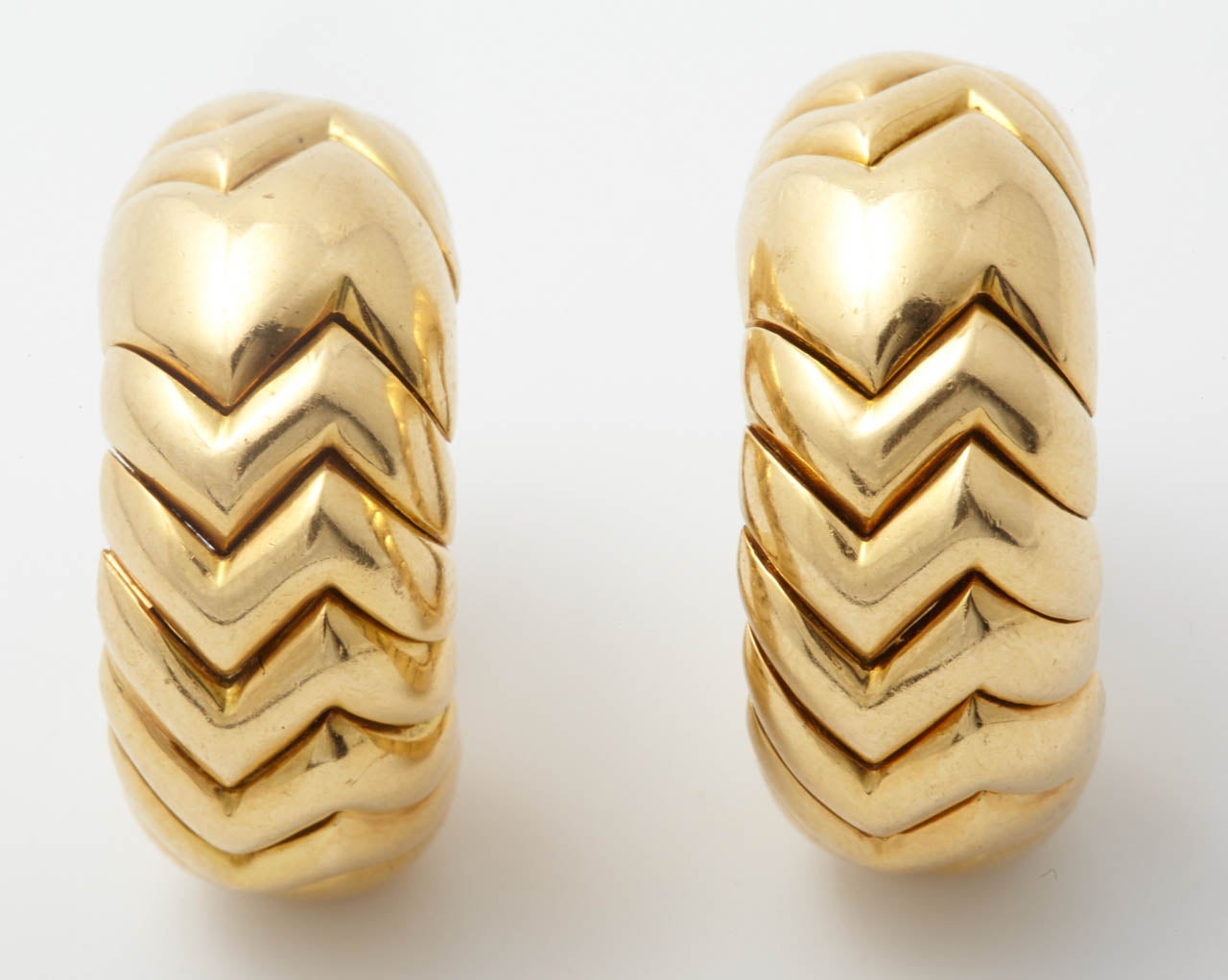 A Pair of Bulgari Gold Spiga Hoop Earrings In Excellent Condition For Sale In Amsterdam, NL