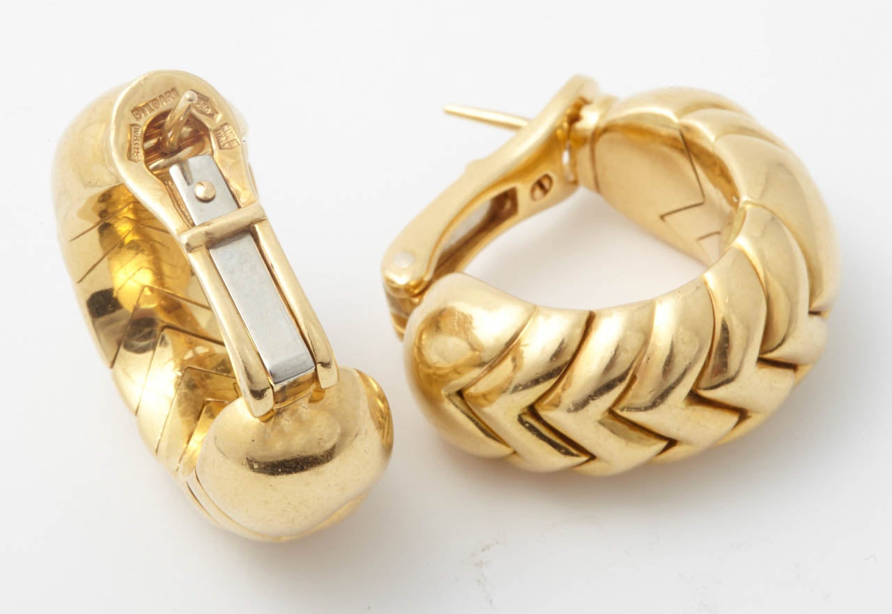 Women's A Pair of Bulgari Gold Spiga Hoop Earrings For Sale