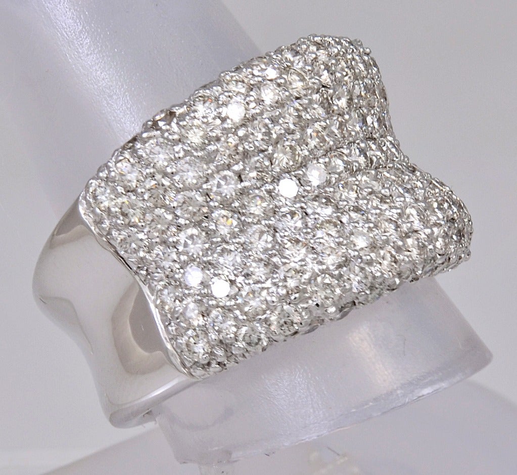Breites Pave-Diamantband aus Weißgold Damen