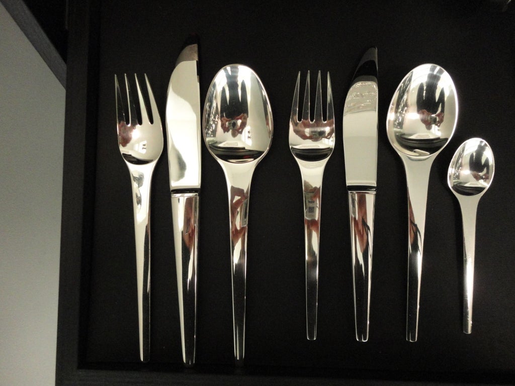 This is a complete 7 piece Caravel sterling silverware set with 12 place settings. The Caravel patter was designed by Henning Koppel in 1957.

This set includes:

12 dinner knives 8 3/4