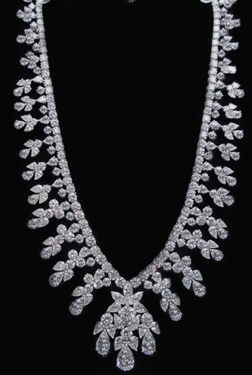Women's Magnificent Important Diamond Necklace For Sale