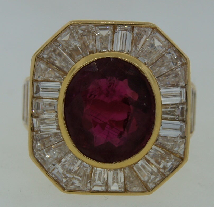 VAN CLEEF & ARPELS 5.66-ct Burmese Ruby Diamond Gold Ring In Excellent Condition In Beverly Hills, CA