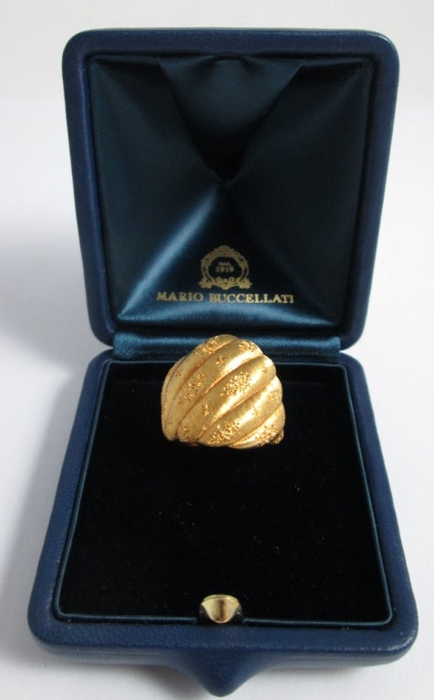 Buccellati Gold Leaf Ring In Excellent Condition In Firenze, IT