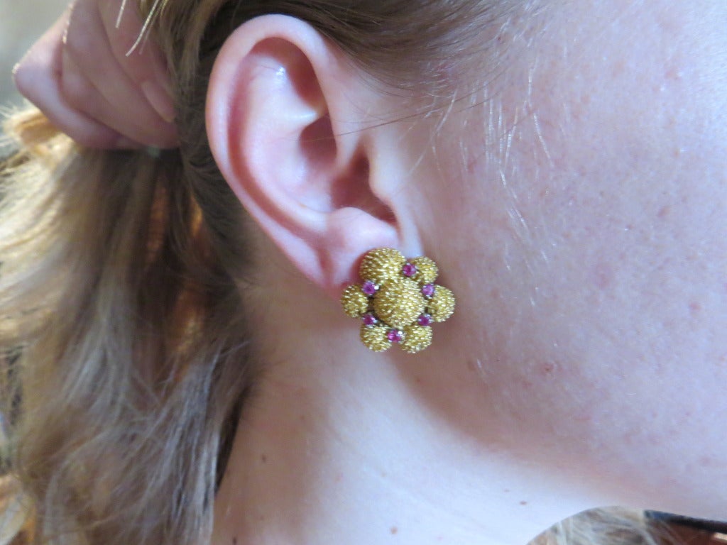 Women's 1960s Gold Ruby Flower Earrings