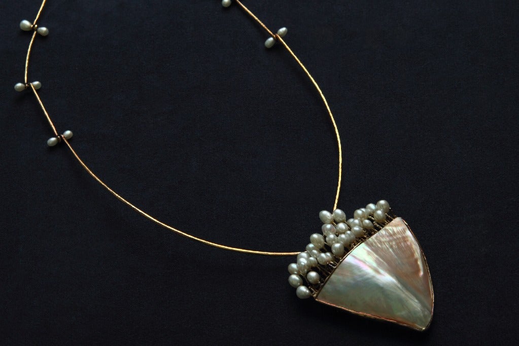 Takashi Wada (b.1937) worked with the renowned American designer Ed Weiner (1918-1991). This pioneer Japanese/American artist combines western spirit and eastern sensitivity in his own design. This abalone cultured pearl necklace is