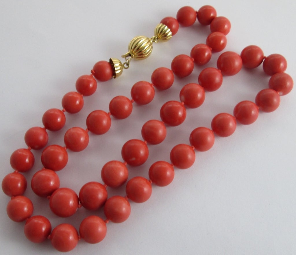 Victorian A coral bead necklace