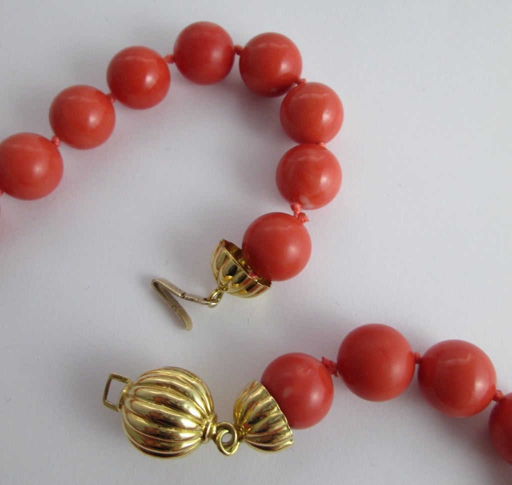 Women's A coral bead necklace