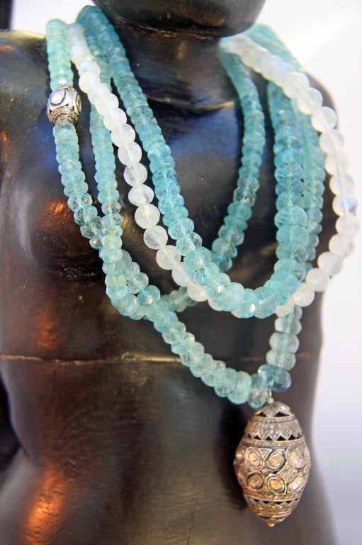 Aquamarine & Diamond Pendant Necklace For Sale 2