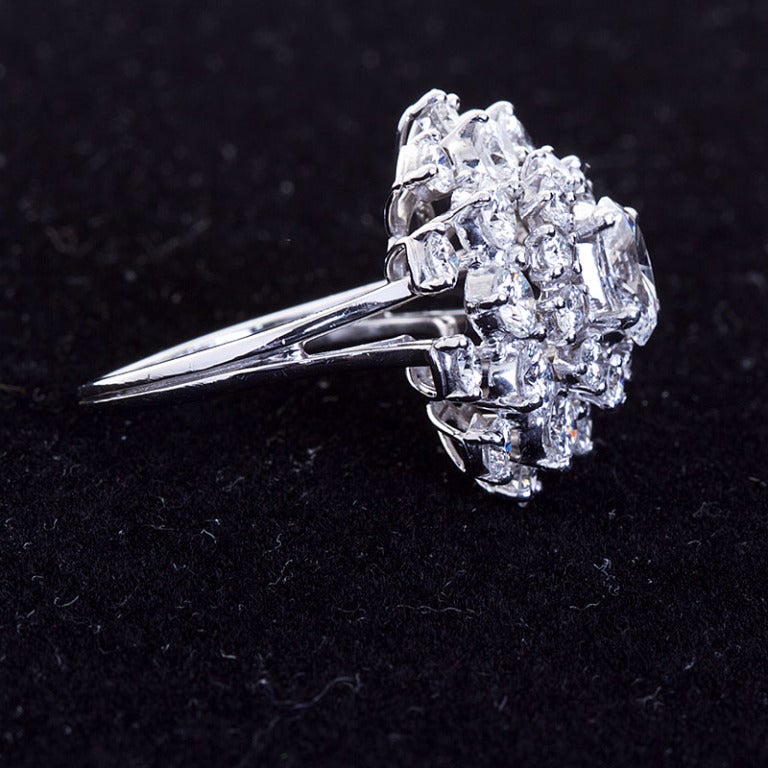 OSCAR HEYMAN 3.50 carats Diamond Platinum Cluster Ring In Excellent Condition In Lakewood, NJ
