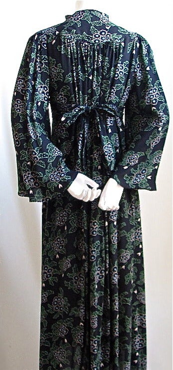 very rare 1972 OSSIE CLARK dress with CELIA BIRTWELL African violet print In Excellent Condition In San Fransisco, CA