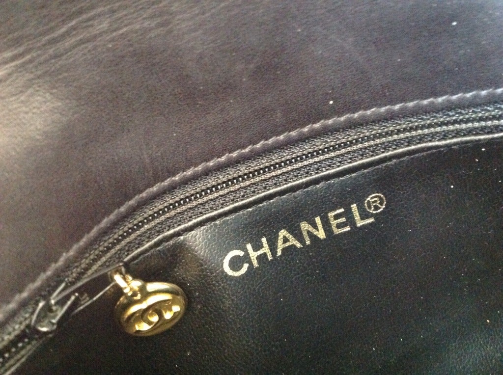 80's CHANEL Black Quilted Hipbag In Excellent Condition In Antwerp, BE