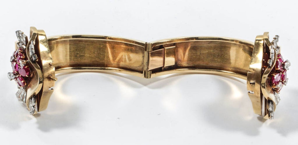 Retro Diamond Gold Bangles with Detachable Clips In Good Condition For Sale In New York, NY
