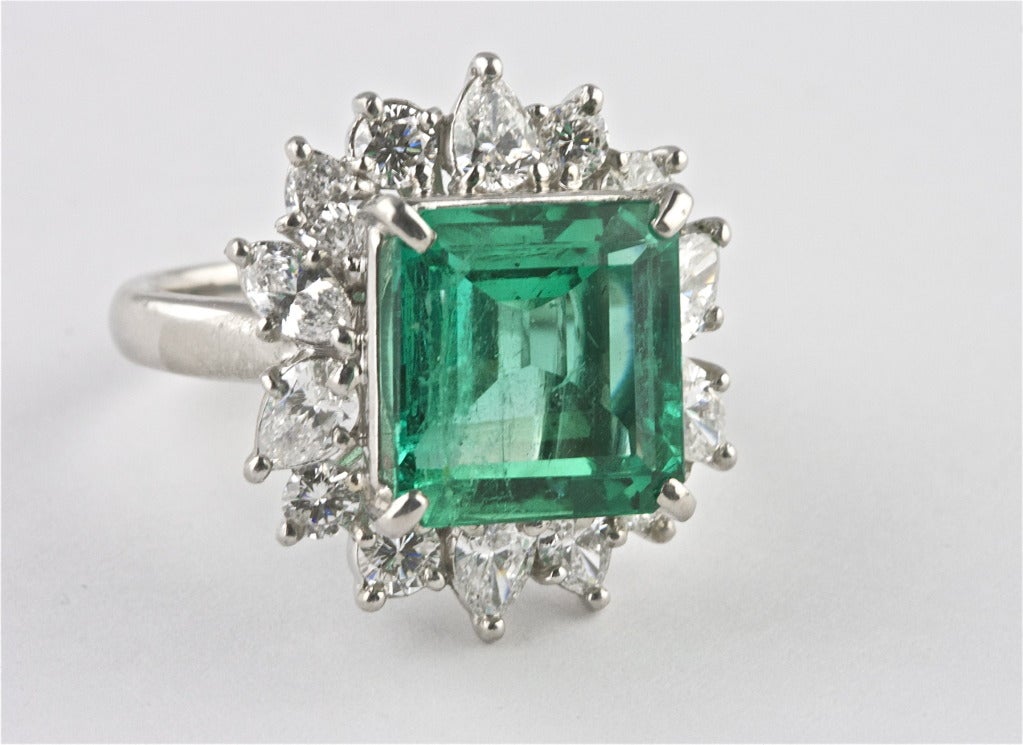 6.30 Carats Colombian Emerald Diamond Platinum Ring In Excellent Condition In Beverly Hills, CA