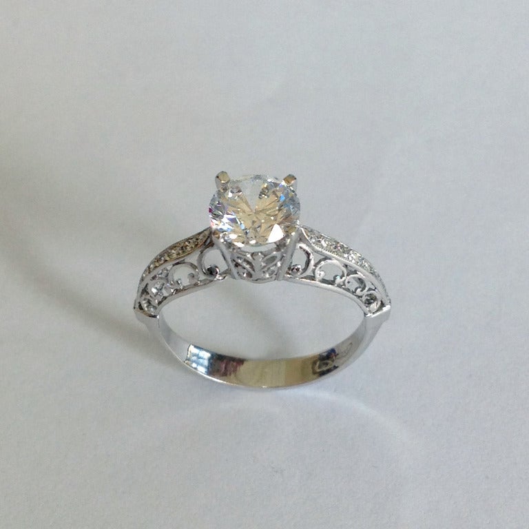 Dalben 1.54 Carat Round Brillant Diamond Gold Engagement Ring In New Condition In Como, IT