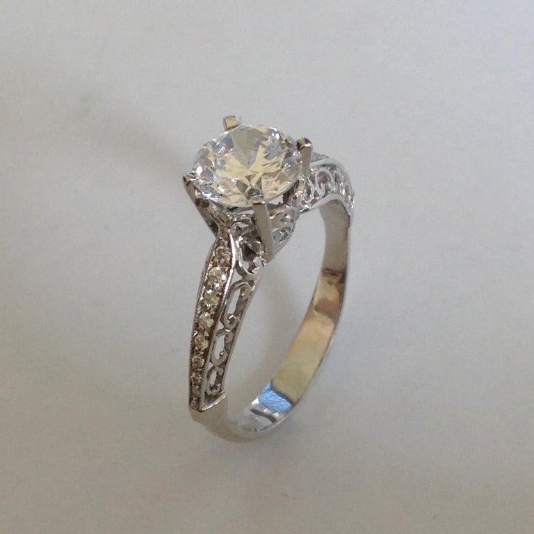 Women's Dalben 1.54 Carat Round Brillant Diamond Gold Engagement Ring