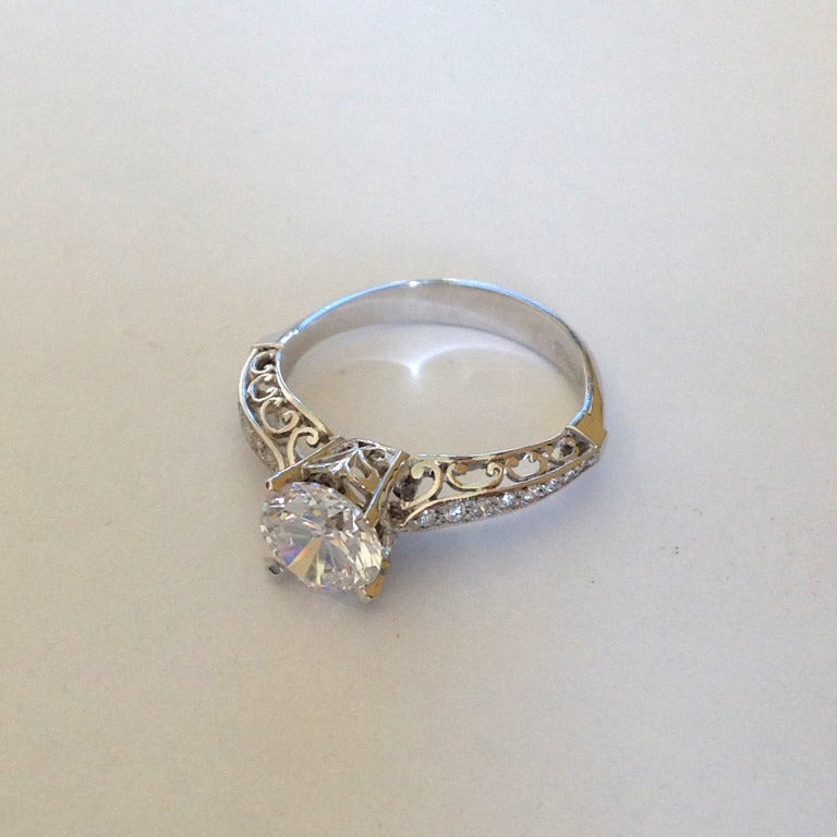 Dalben 1.54 Carat Round Brillant Diamond Gold Engagement Ring 2