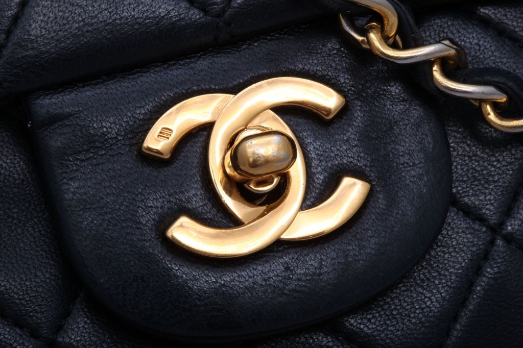 CHANEL CLASSIC QUILTED DOUBLE FLAP 2.55 BAG 3