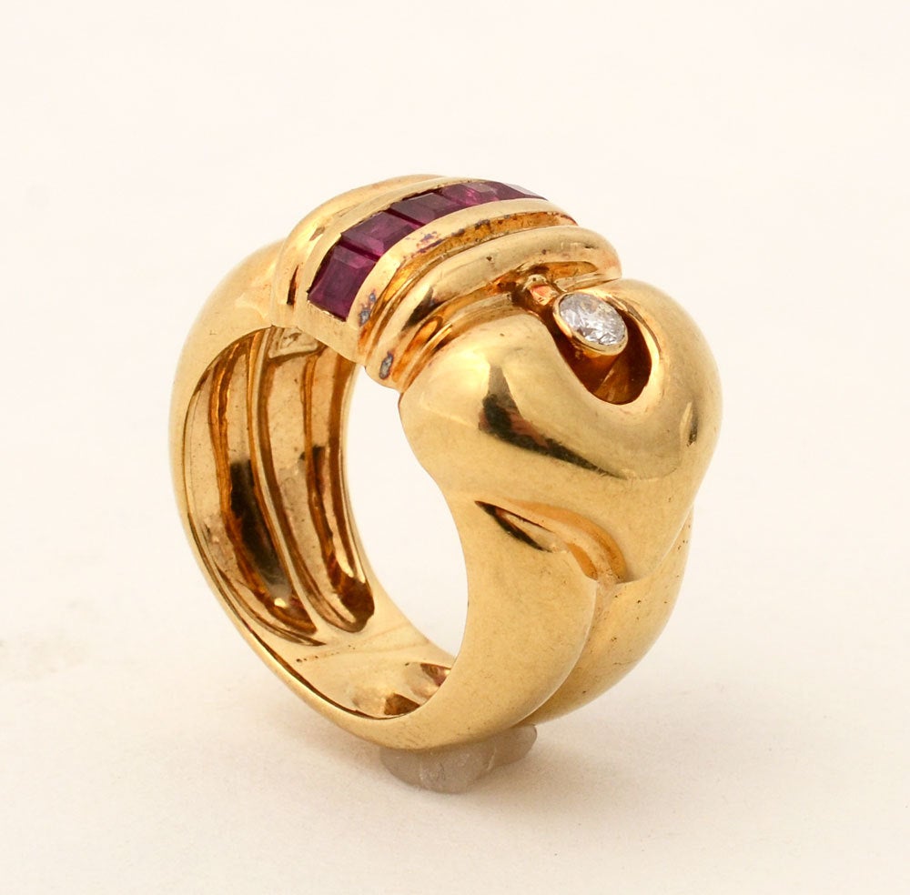 Ruby Diamond Gold Buckle Ring In Excellent Condition For Sale In Darnestown, MD