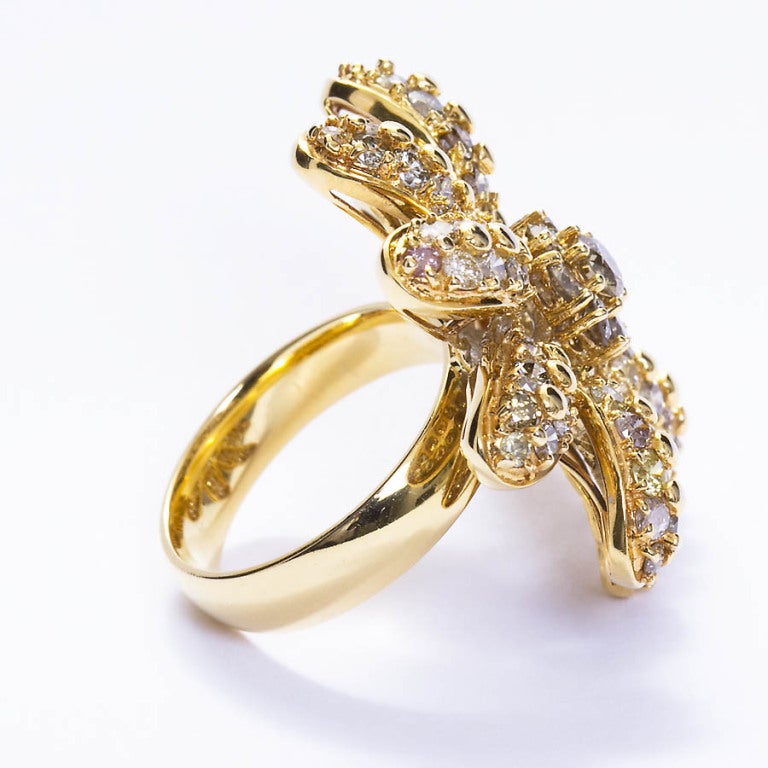 Large Multi-colored 5.30 carats Diamond Daisy Ring