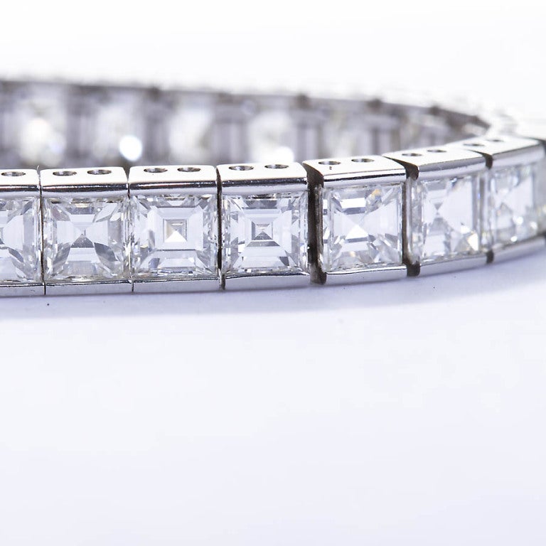 17 Carats G/VS Square Step Cut Diamond in Platinum Tennis Bracelet In Excellent Condition In Lakewood, NJ