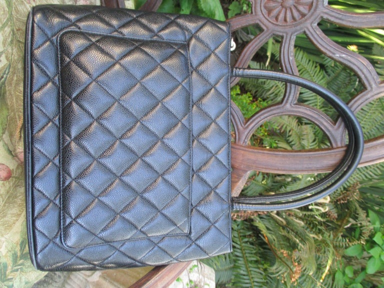 Chanel Black Caviar Lambskin Matalasee Large CC Logo Medallion Tote Bag In Good Condition In Cloverdale, CA