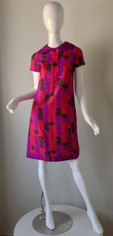 A fine and rare vintage Pierre Cardin afternoon/cocktail dress. Original item for Japanese department store Takashimaya ca.1960. Vibrant silk shantung print item fully lined and trimmed in a magenta pink silk hemline and collar. Item zips up front.